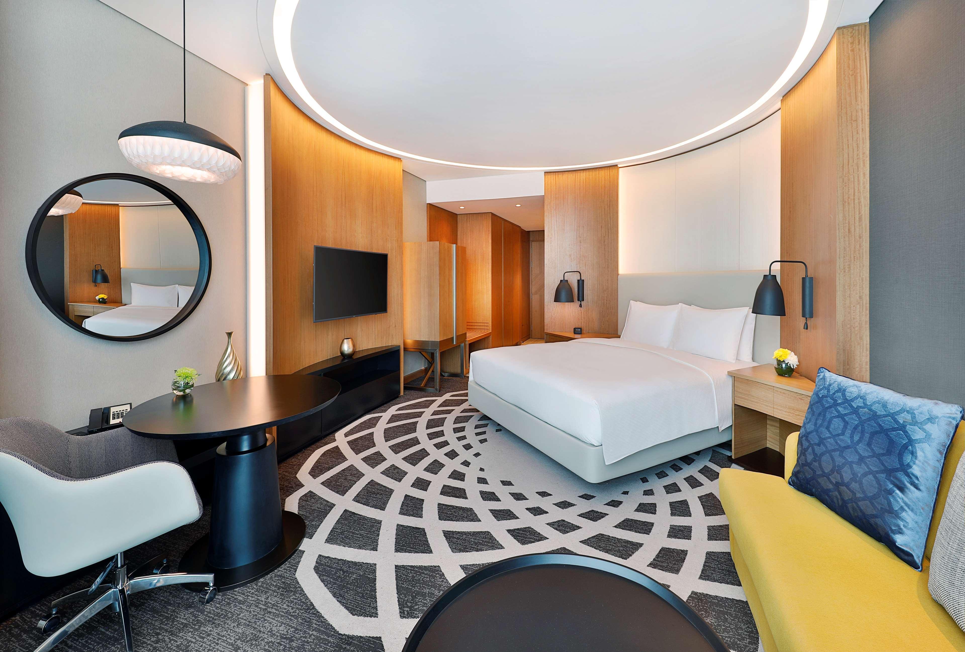 Doubletree By Hilton Dubai - Business Bay Hotel Bagian luar foto