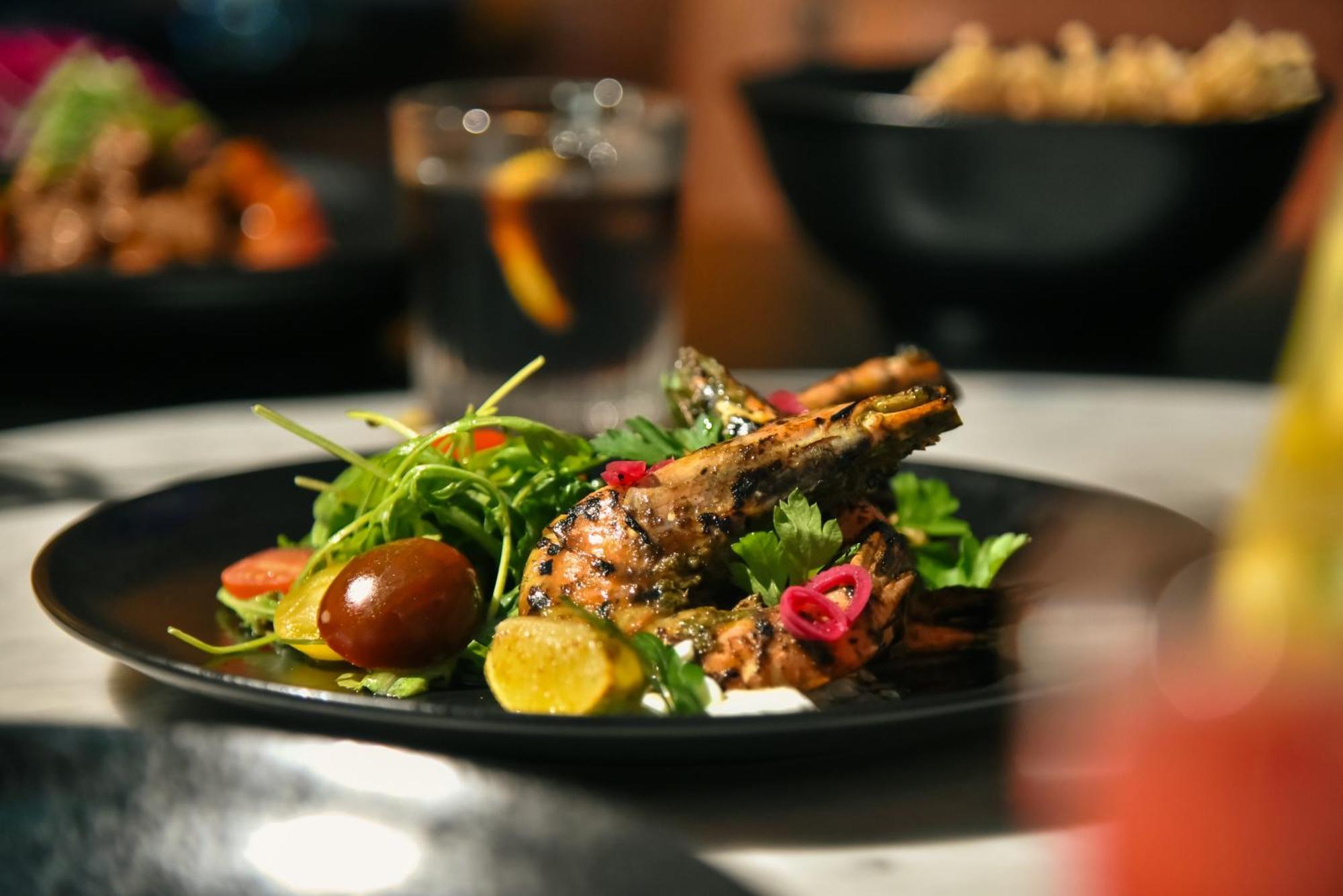 Doubletree By Hilton Dubai - Business Bay Hotel Bagian luar foto