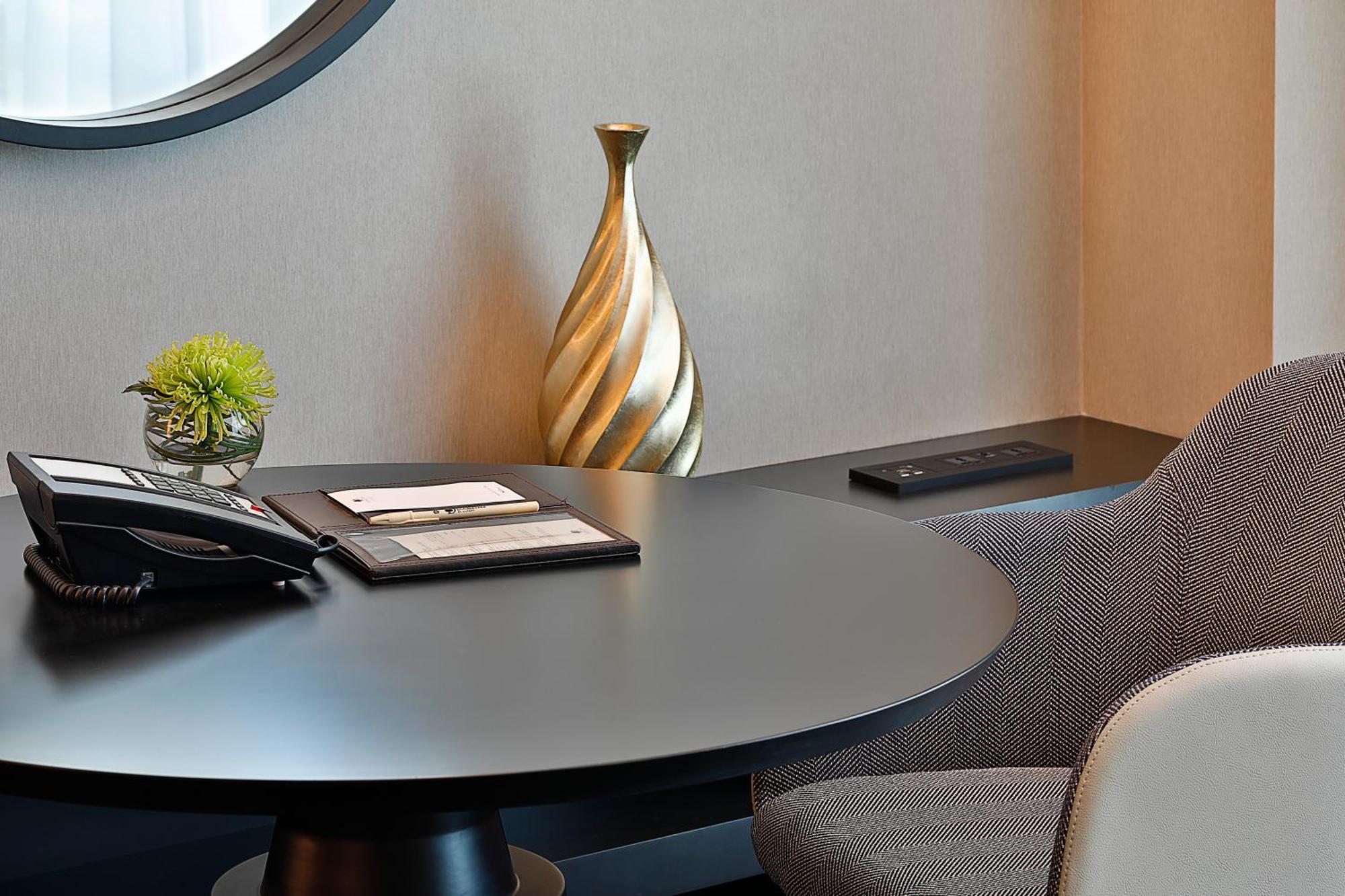 Doubletree By Hilton Dubai - Business Bay Hotel Bagian luar foto